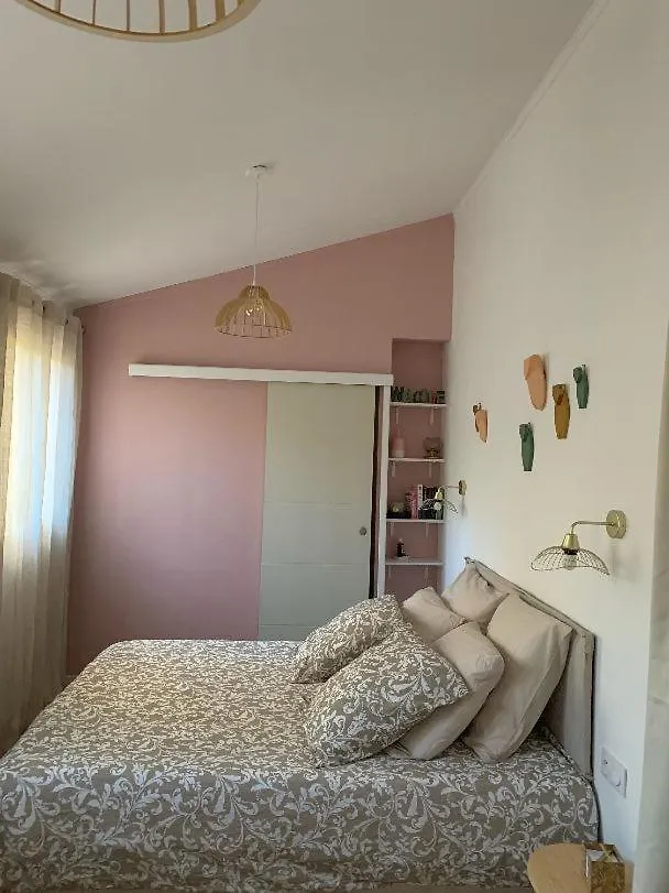 The Home Privacy Marseille 0*,